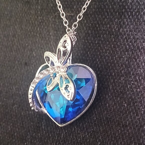 Dragonfly Heart Necklace - Picture 6 of 6